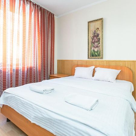 Квартира Студія Біля Оперного Театру По Вулиці Гонти 4-3А ลวีฟ ภายนอก รูปภาพ
